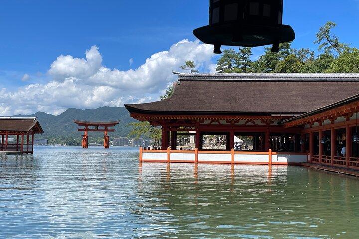 Hiroshima & Miyajima : UNESCO A-Bomb Dome & Itsukushima com Local