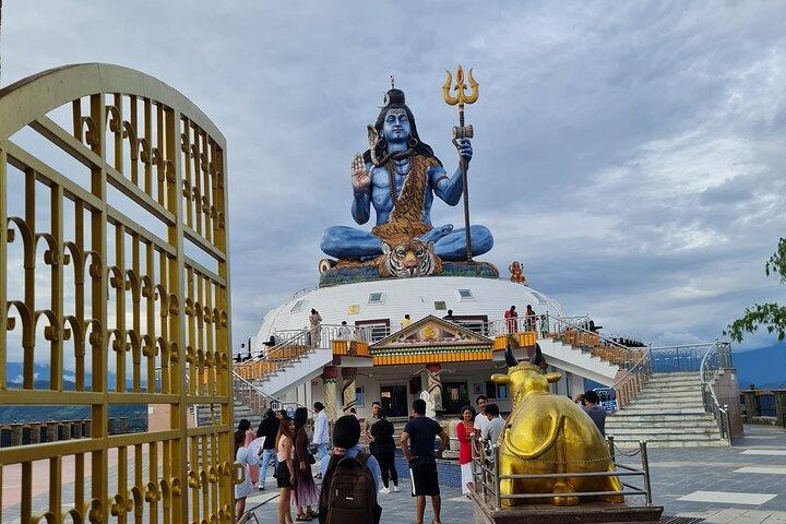 Gemeinsame Bustour durch Pokhara