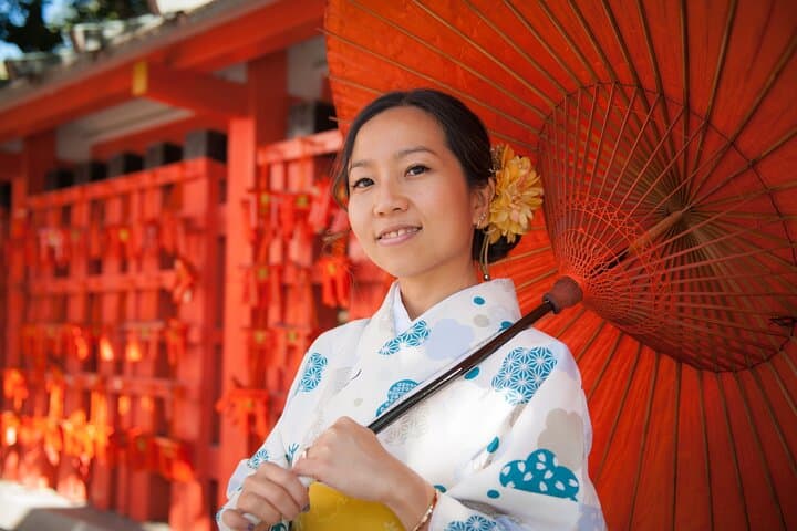 Guided Photoshoot of Fushimi Inari Shrine and Secret Bamboo Grove