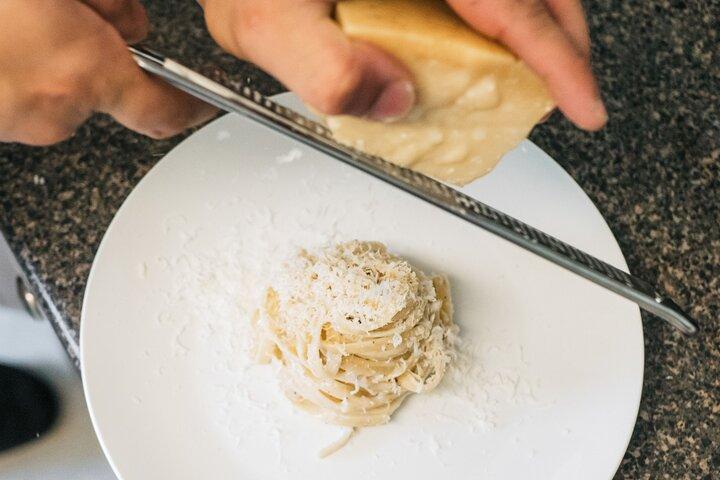 フェニックスの地元醸造所でアルフレッドパスタを作る