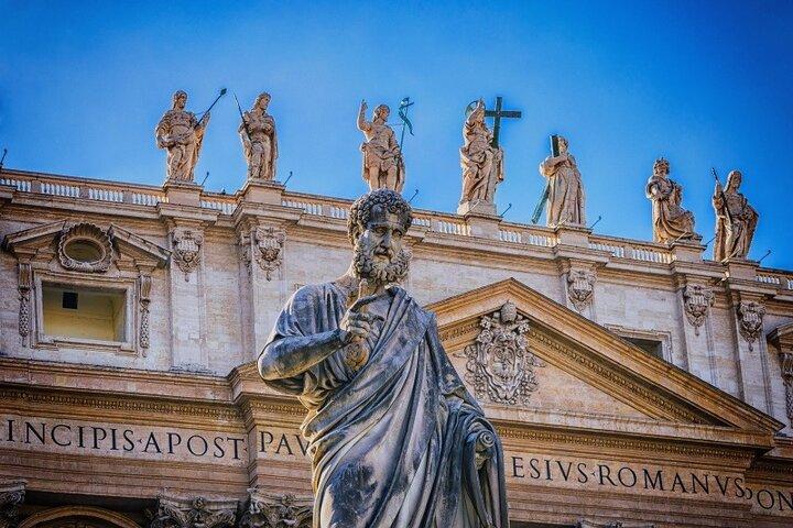 St. Peter's Basilica Private Tour with Privileged Access