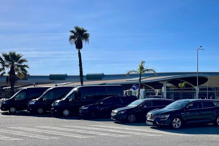 Transfert privé de l'aéroport de Faro à Pine Cliffs Hotel (4-8 pax)