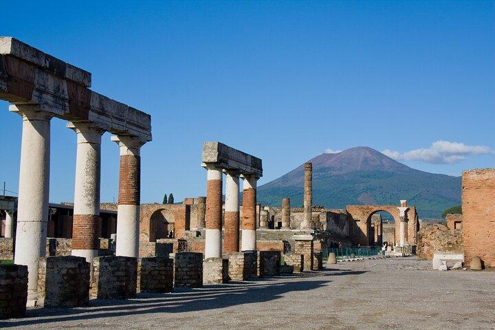 Traslado al aeropuerto de Roma Tour a Pompeya Tour a Amalfi, Ravello, Minori
