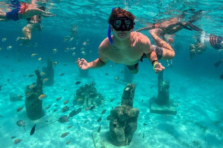 Cancun Catamaran Cruzeiro para Isla Mujeres com snorkeling e almoço