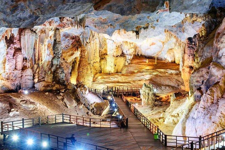 Phong Nha & Paradise Caves Heldagsäventyr från Hue