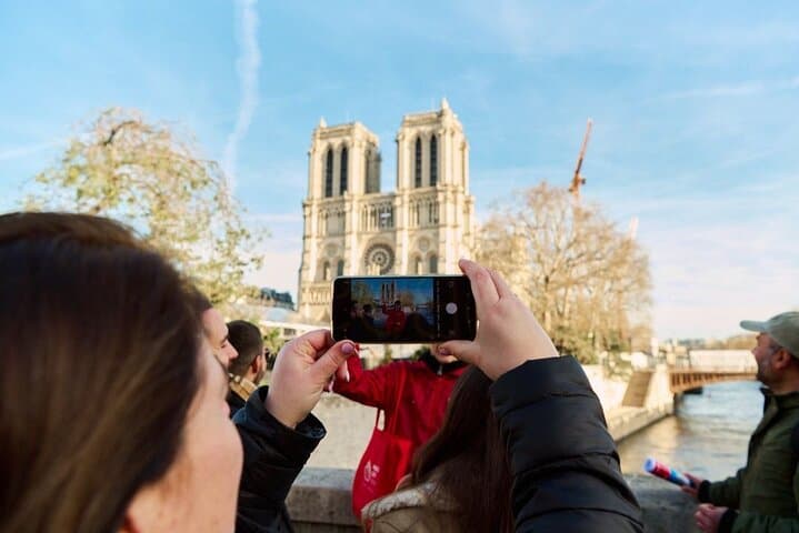 Ile de la Cité Guided Tour, Cruise and Notre Dame with Audioguide
