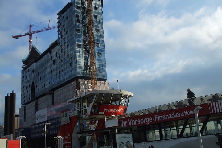 Guided bike tour Hamburg with neat city bikes, cruisers, mountain bikes