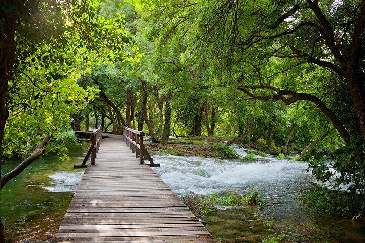 Excursão à costa privada: Krka Waterfalls & Charming Skradin