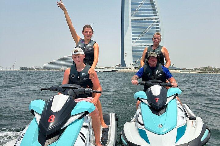 Burj Al Arab Jet Ski Ride voor 2. Gratis foto's & video's