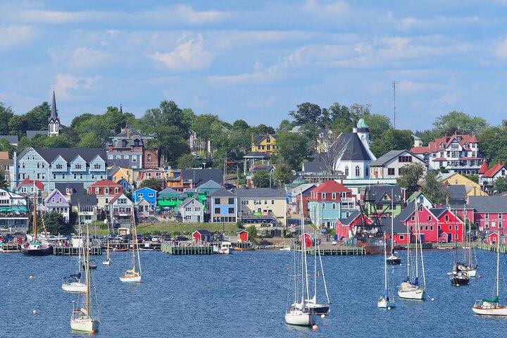 Tour guidato Lunenburg, Mahone Bay e Ovens Park da Halifax