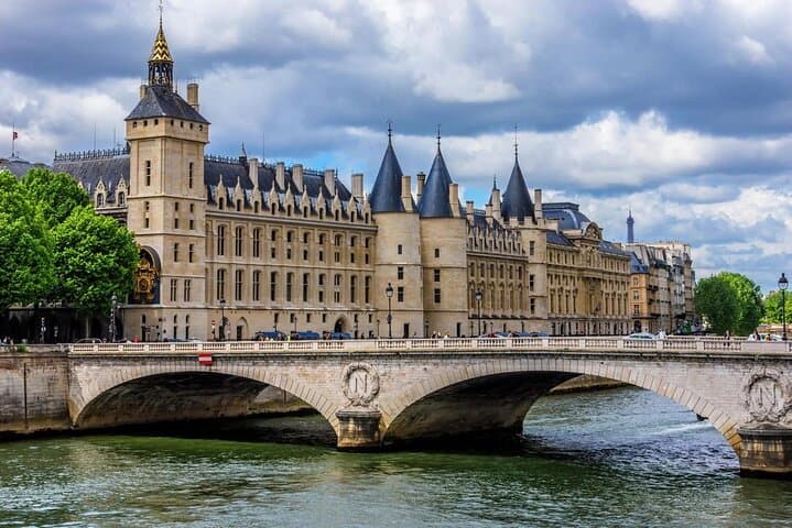 3in1 Notre Dame Tour plus Boat Cruise and Eiffel Tower History