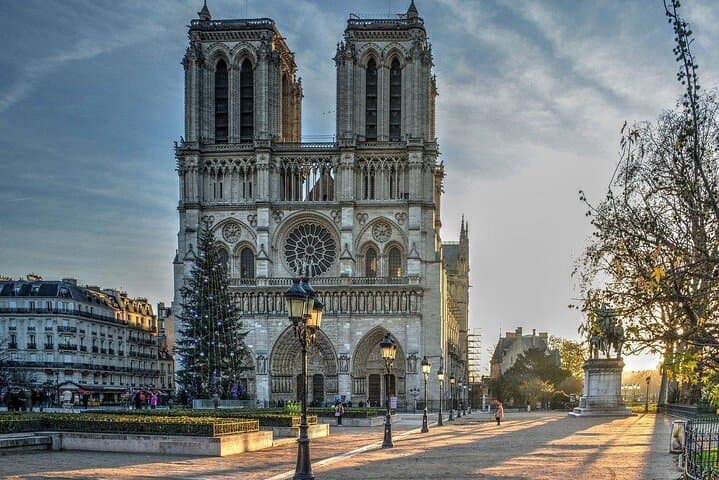 3in1 Notre Dame Tour plus Boat Cruise and Eiffel Tower History