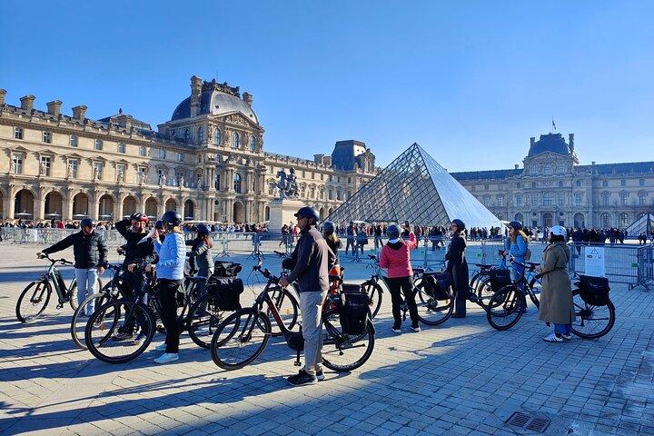 パリ:ワインとチーズ付きプライベート電動自転車ツアー