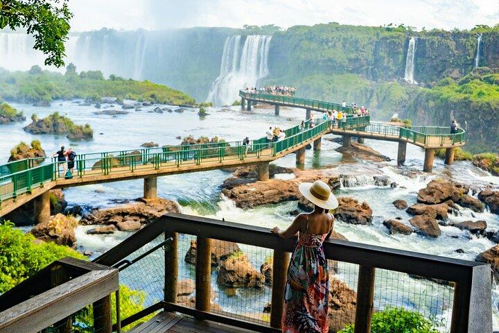 ブラジル滝とアルゼンチン滝への日帰りツアー - 少人数グループ