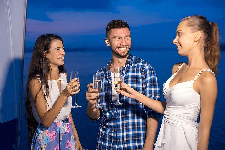 Burj Al Arab: Visite en yacht de 2 heures avec dîner barbecue et boissons