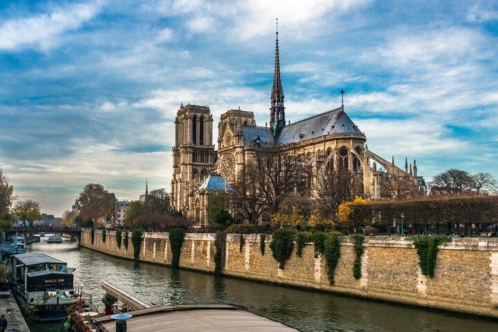 Táxi do Aeroporto Charles de Gaulle de Paris para Paris em minivan particular