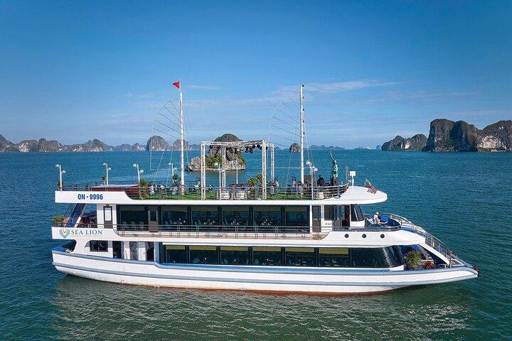 Ha Long Bay Scenic Cruise – Kajak, Höhlenentdeckung & Jacuzzi