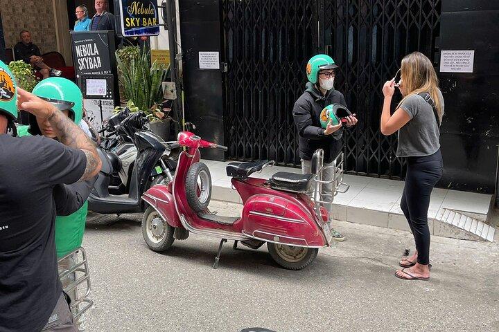 Hanoi Highlights: Lokales Essen + Kultur + Spaß auf einer Vintage Vespa