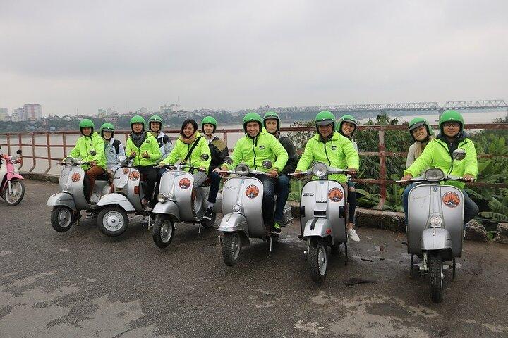 Hanoi Highlights: Lokales Essen + Kultur + Spaß auf einer Vintage Vespa