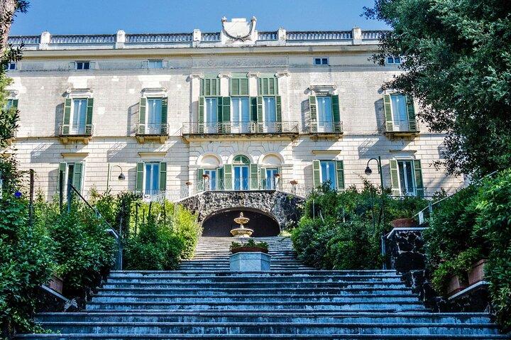 Naples private tour in Vomero and Chiaia with Funicular Railway