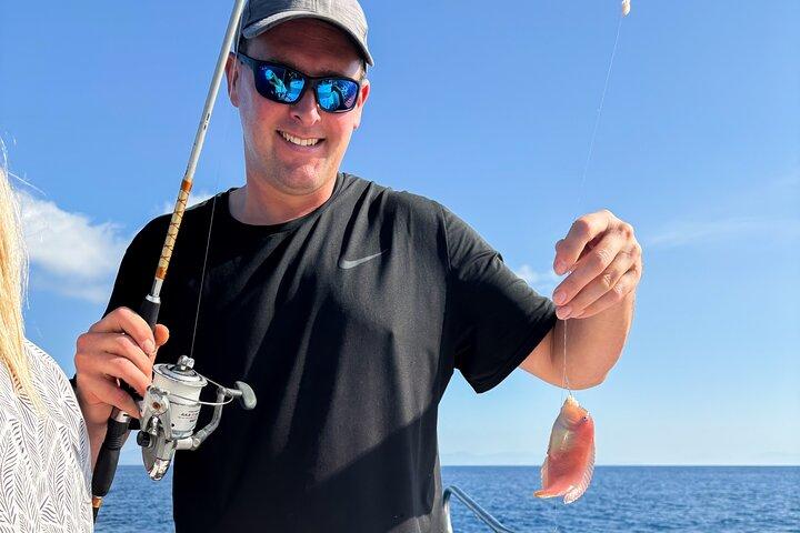 Capitão Manolis Pesca com churrasqueira no barco