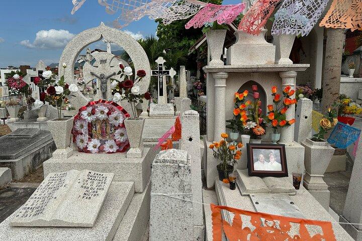 Tour del cimitero ispirato alla Giornata dei morti a Puerto Vallarta