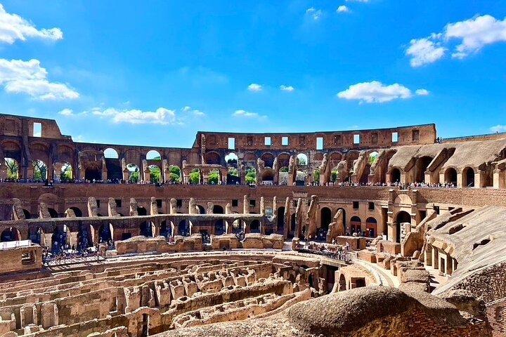 Colosseum Tour with Ancient Rome max 12 people
