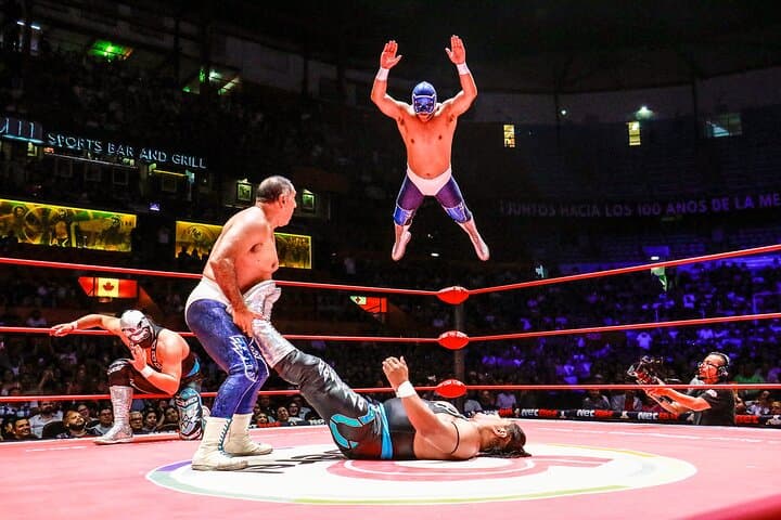 Arena México Lucha Libre Tour with a Former Professional Wrestler
