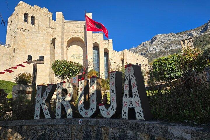 Kruja, Old Bazaar, Museu,Sari Saltik tour de Tirana