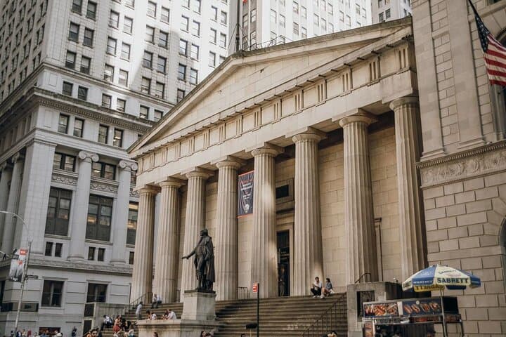 App Guided Statue of Liberty and Wall Street Highlights Tour