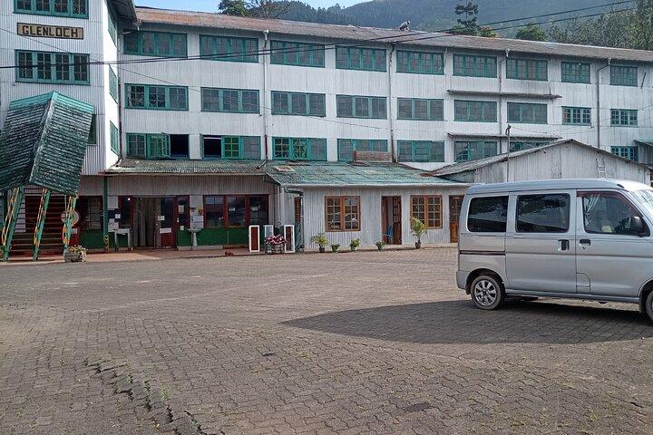 キャンディエラ列車に乗るためにナヌワラエリヤ駅(Nuwaraeliya)へ