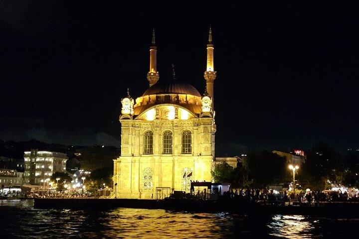 Istanbul Bosphorus Night Cruise Experience on Luxury Yacht