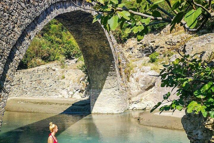 Vjosa Rafting & Benja Thermal Bath Tour saindo de Tirana Durres Golem