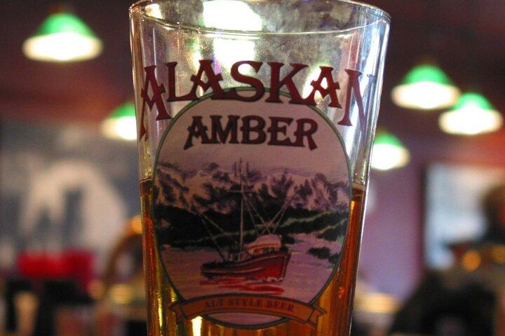 クマとトーテムポールと地ビールアラスカンコンボツアー