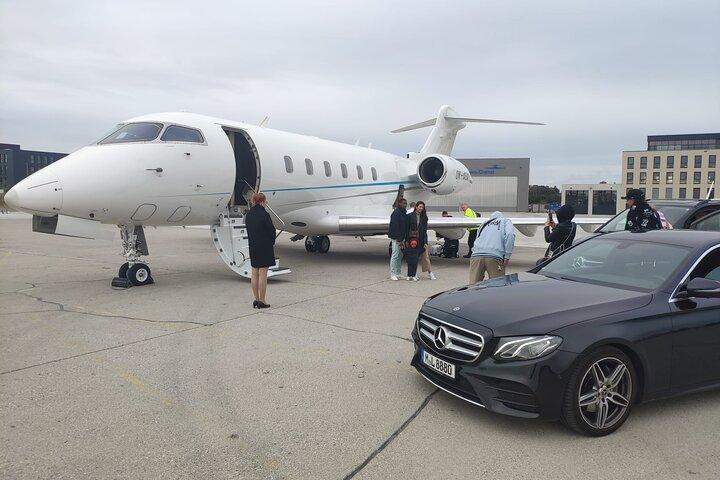 Transferência do aeroporto privado de Munique com veículo com ar condicionado