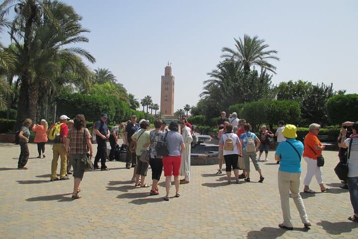Marrakech: Bahia Palace, Saadian Tombs & Medina