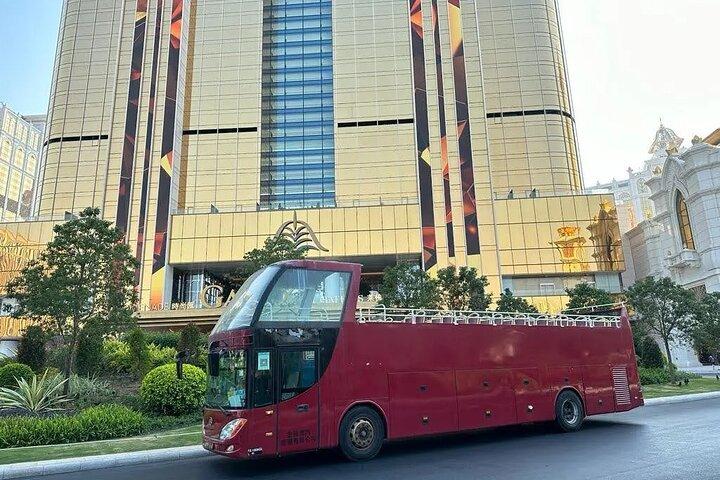 Hop-On Hop-Off Open Top Bustour in Macau