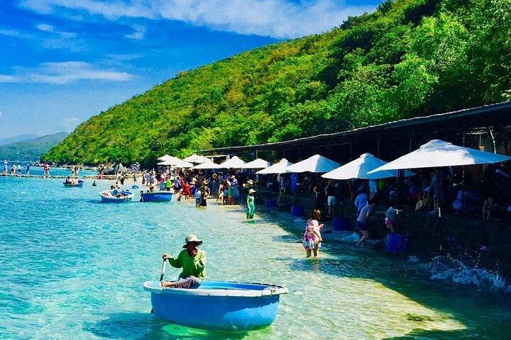 Nha Trang Islands Äventyr Snorkling Floating Party och BBQ
