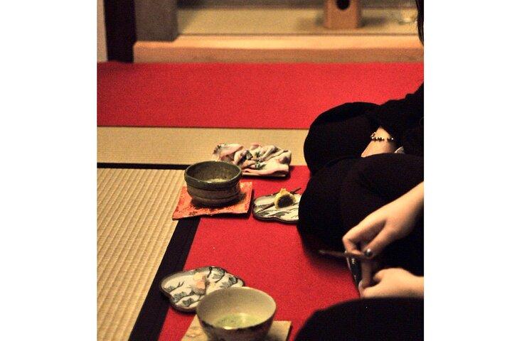 Os costumes japoneses do Ikebana Art, Tea Ceremony & Kimono Bem-vindo