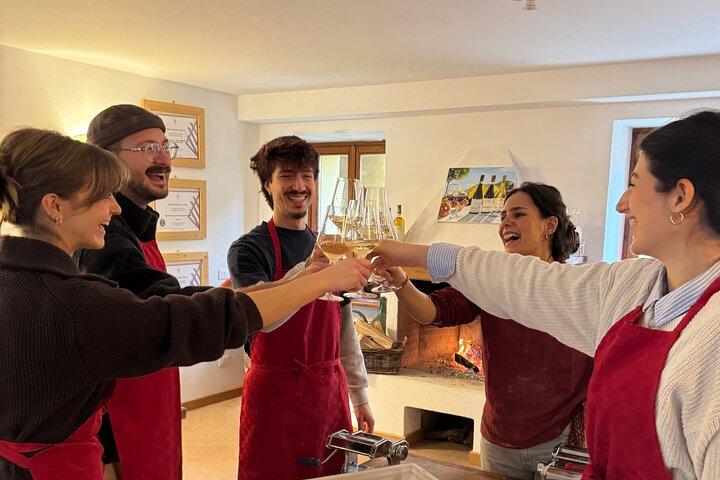 Kochkurs mit Weinprobe auf einem Bauernhof