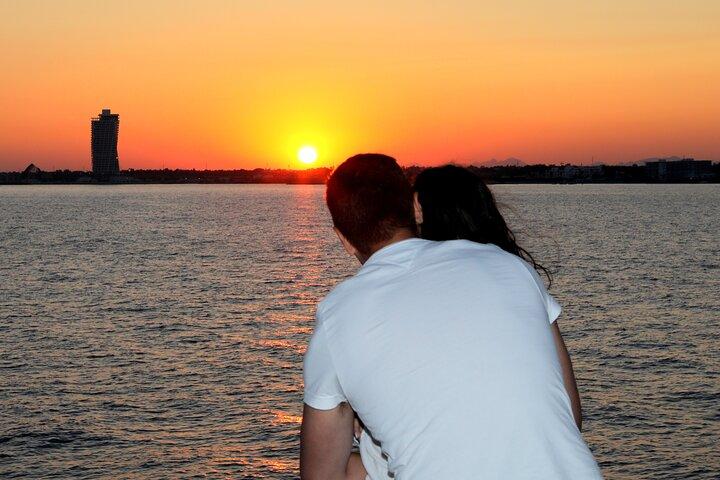 Sunset Cruise op Ayia Napa's grootste boot