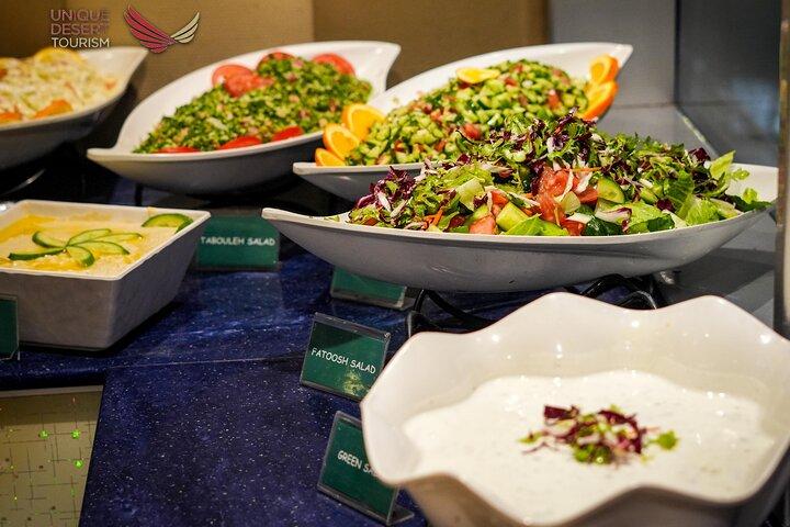 Dubai Marina Luxus Dinner Cruise mit Live Show & Buffet