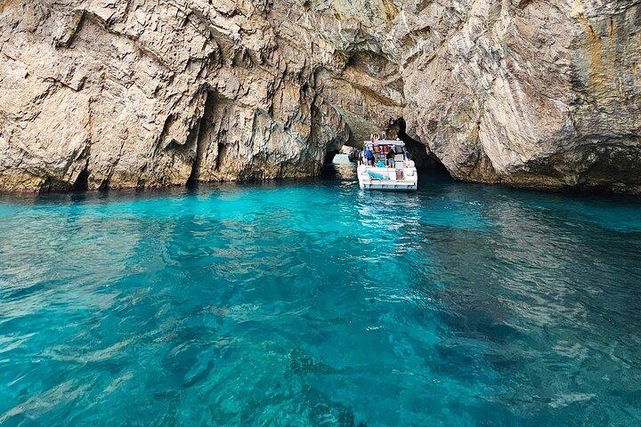 Tour privato in barca lungo la Costiera Amalfitana o Capri da Salerno