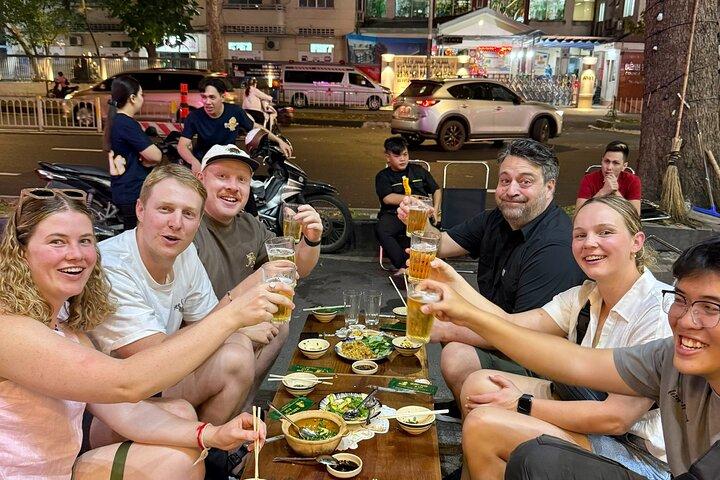 Ho-Chi-Minh-Stadt : Saigon Craft Beer & Local Food Tour Mit dem Roller