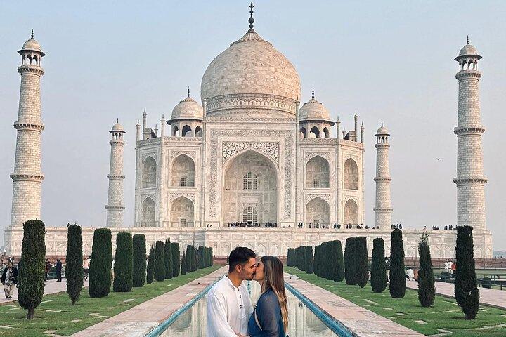 Agra : Tour salta fila del Sunrise Taj Mahal con accessori opzionali