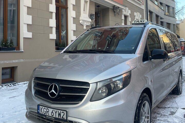 Privat Warszawa Modlin/Chopin/Pyrzowice och Kraków flygplatstransfer till Krakow