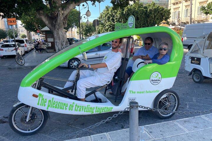 Velobike tour ecologico guidato con soste per visitare i monument
