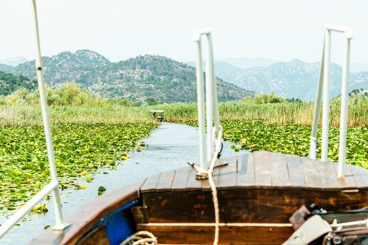 Vanuit Virpazar: Skadar Lake National Park Boottocht & Karuč Bezoek