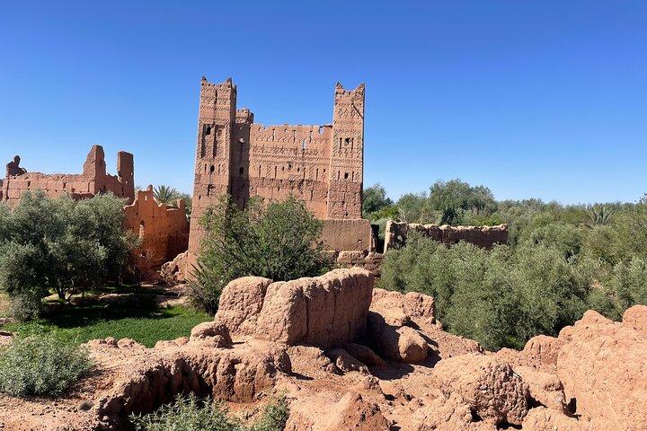 Gå ved krydset mellem Roses og Dades Valley Kelaat M'Gouna