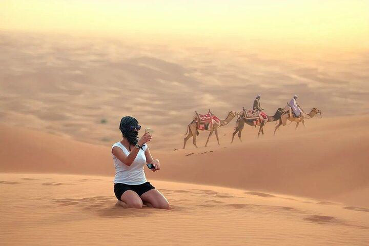 Privé 4Heures Red Dunes Safari Camel Ride ,Faucon & Dune Sensations fortes